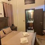 Delphi Gorge-view Chalet, 木屋 *