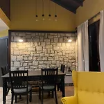 Delphi Gorge-view Chalet,