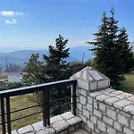 Delphi Gorge-view Chalet, 木屋