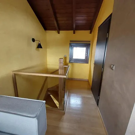 Delphi Gorge-view Chalet, شاليه أراخوفا