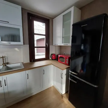 Dağ evi Delphi Gorge-view Chalet, *