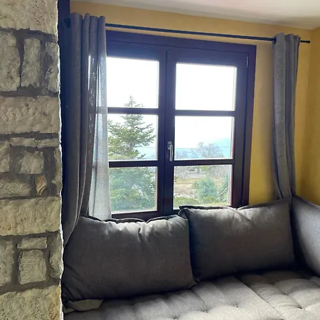 Delphi Gorge-view Chalet, *