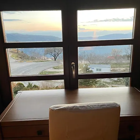 Dağ evi Delphi Gorge-view Chalet, *