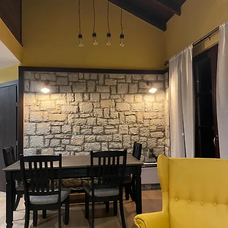 Delphi Gorge-view Chalet,