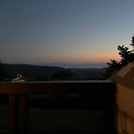 Delphi Gorge-view Chalet, شاليه أراخوفا