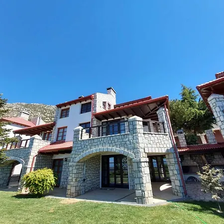 Delphi Gorge-view Chalet, Arachova