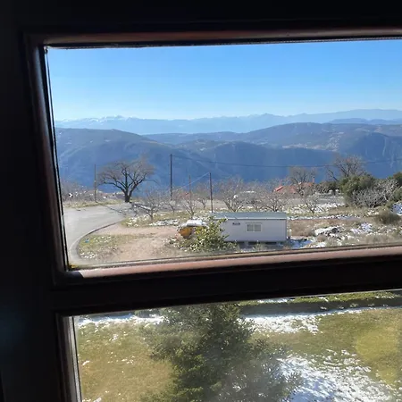 Delphi Gorge-view Chalet, شاليه *