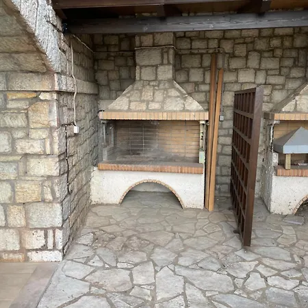 Delphi Gorge-view Chalet, * أراخوفا