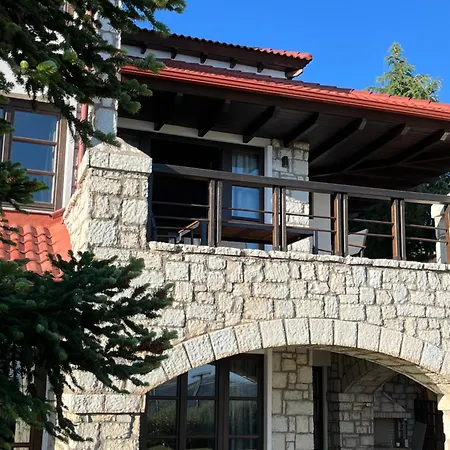 Delphi Gorge-view Chalet, Arachova