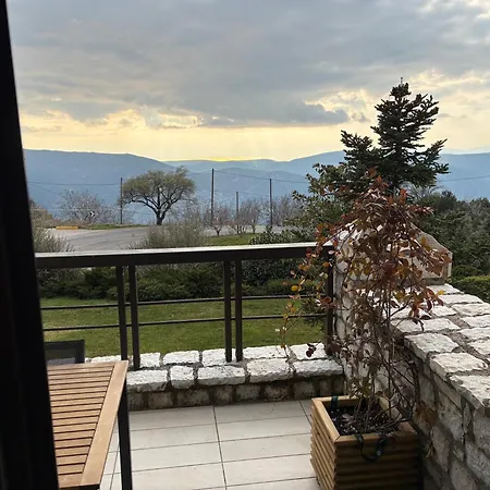 Chalet Delphi Gorge-view Chalet, *